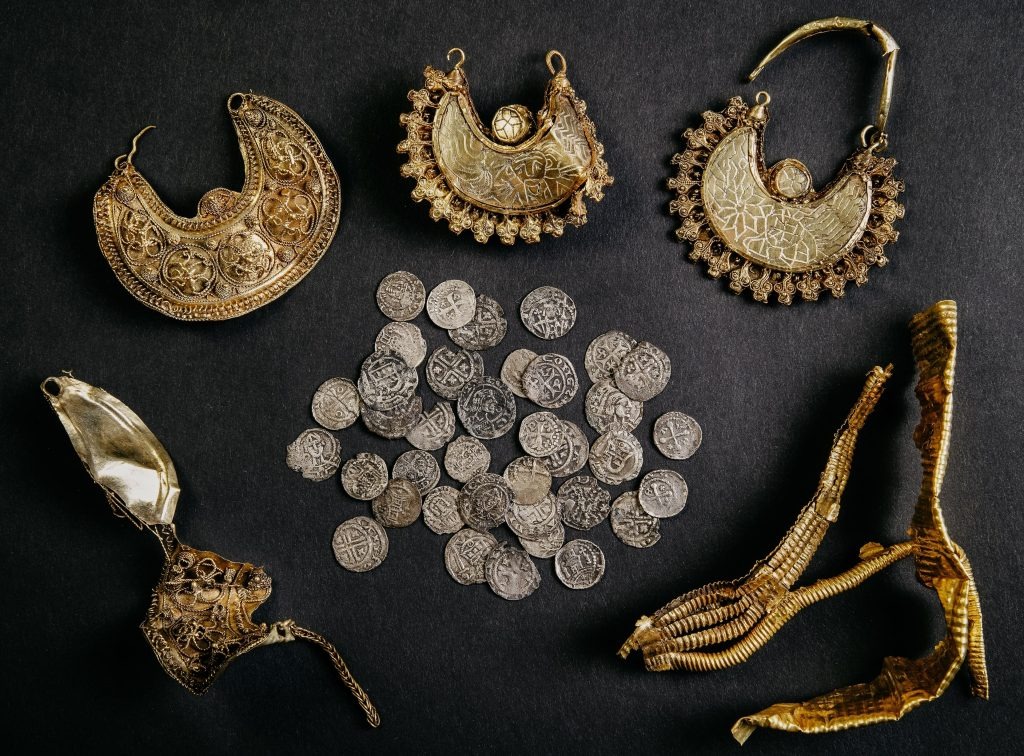 Netherlands’s unique treasure finds of medieval gold jewelry and silver coins